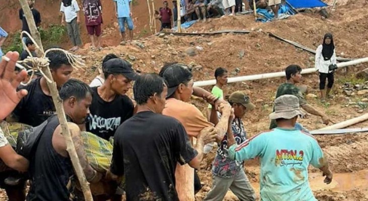 ইন্দোনেশিয়ায় অবৈধ স্বর্ণখনিতে ধস, নিহত ৯